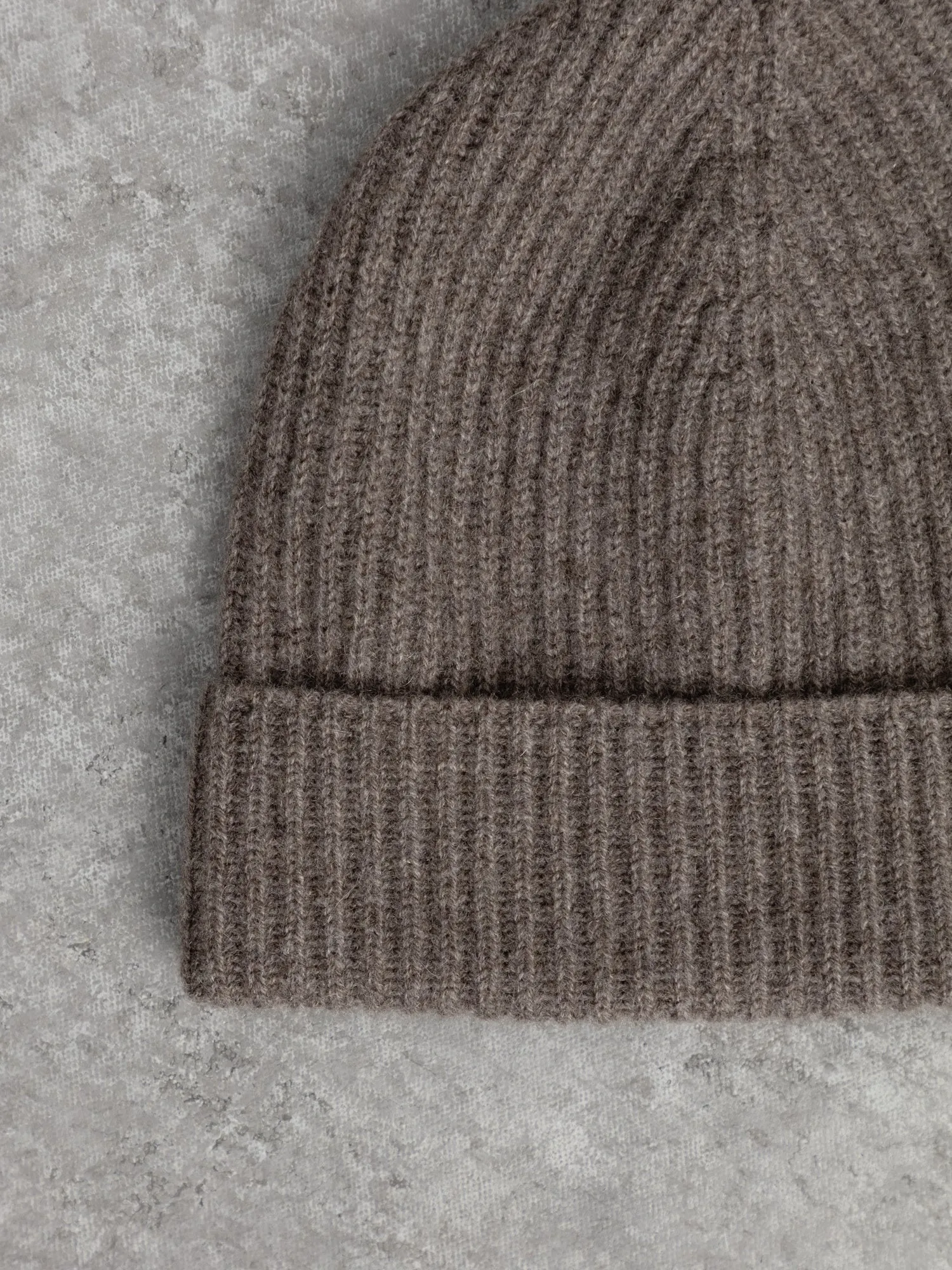 The Cashmere Bandit Beanie - Dark Taupe